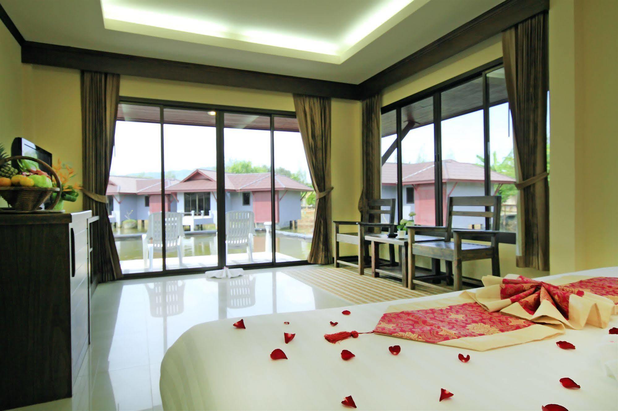 The Villa Laemhin Lagoon Resort Phuket ภายนอก รูปภาพ