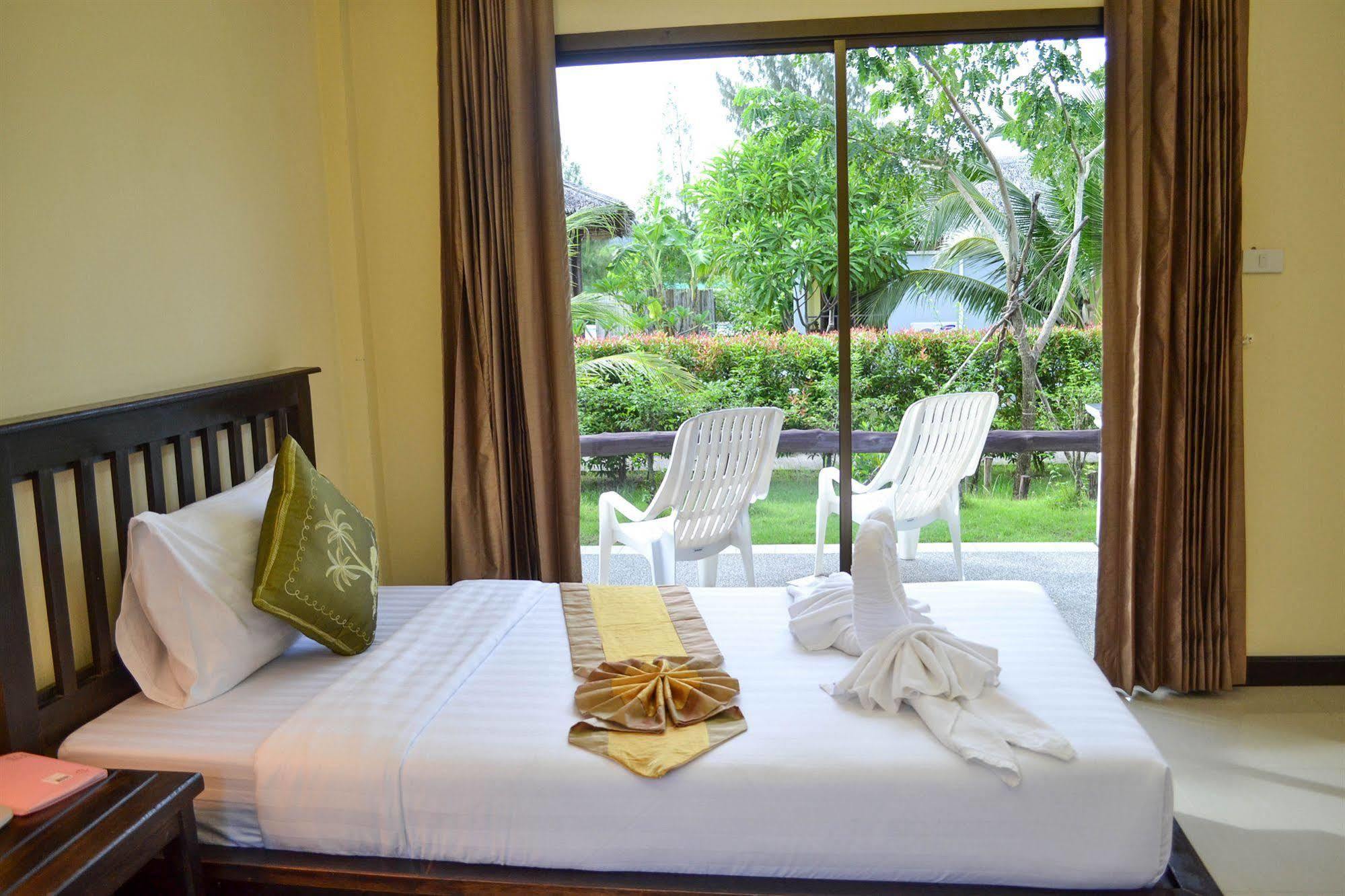 The Villa Laemhin Lagoon Resort Phuket ภายนอก รูปภาพ