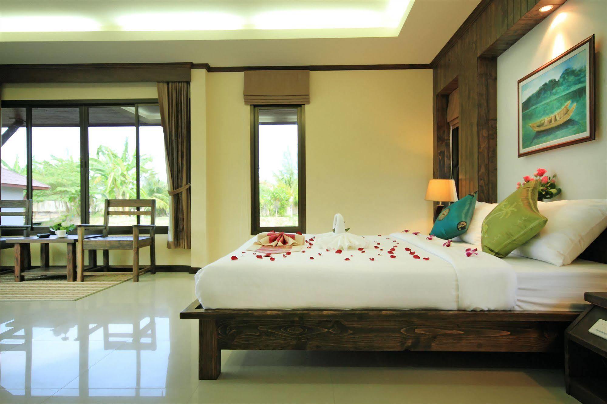 The Villa Laemhin Lagoon Resort Phuket ภายนอก รูปภาพ
